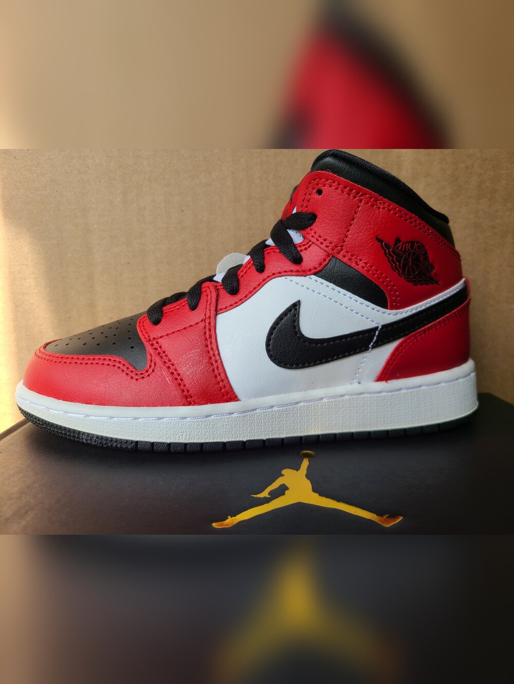 Jordan 1 Mid Red White Black 3.5 Youth new with box
